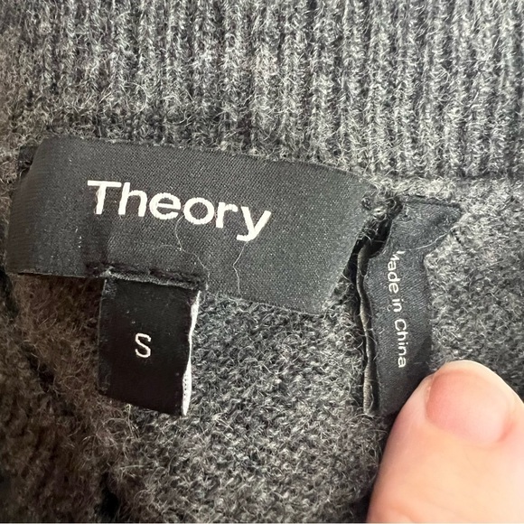 Theory Karenia Black Cashmere Sweater size S - Picture 4 of 6